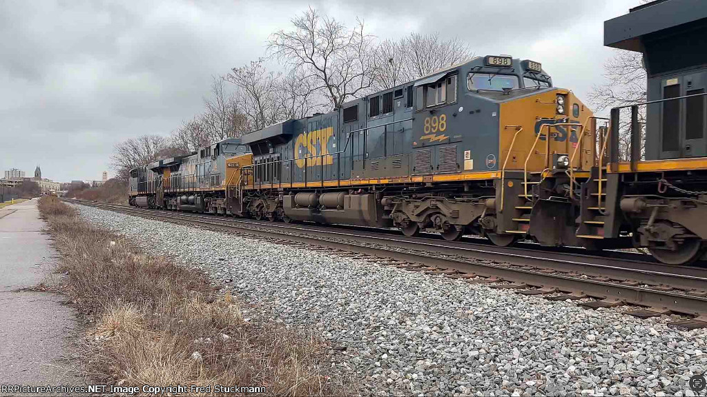 CSX 898